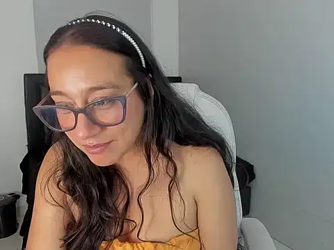 Ivonne_Skariel_Rs's cam snapshot