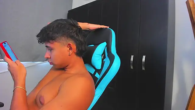 Bray_Kevin live sex cam