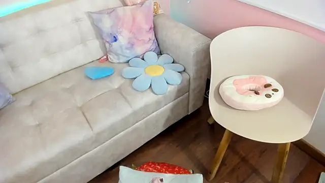 tinysara's cam snapshot