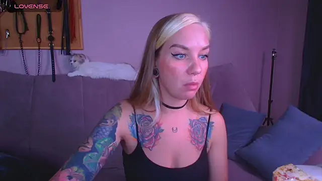 Carrie_Moonshine's cam snapshot