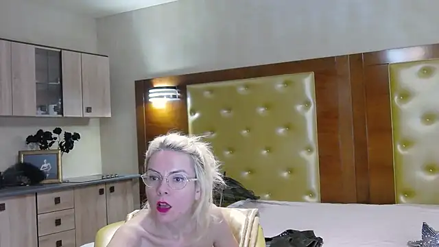 DomCaprisse's cam snapshot