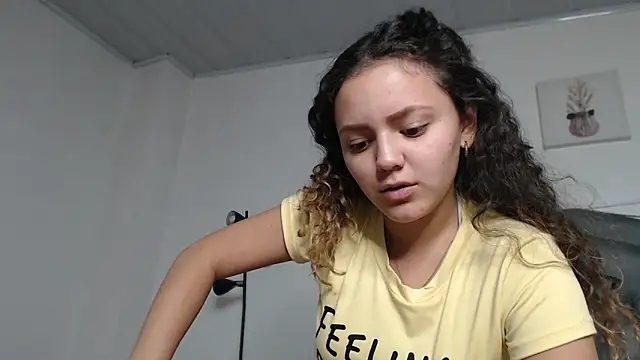 Giia_Monroe's cam snapshot