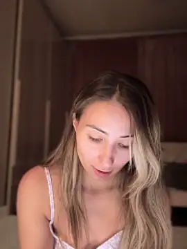 LetsFunKARINA live sex cam