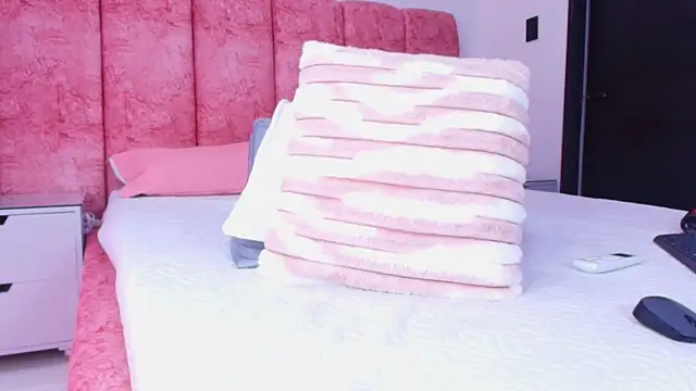 kendal_rossi's cam snapshot