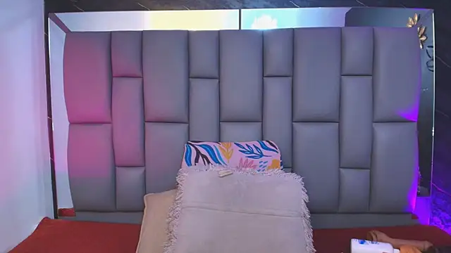 _MiaBrown_'s cam snapshot