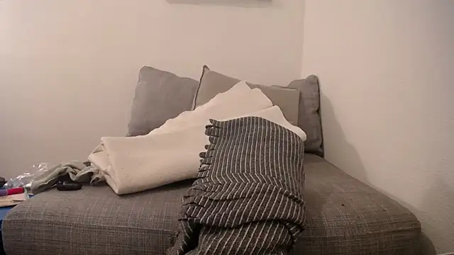 P4RtYBOII92 live sex cam