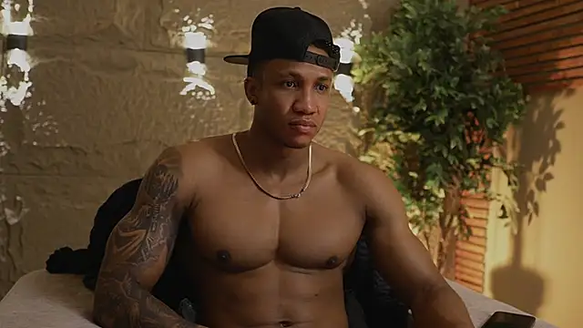 Logan_Varela live sex cam