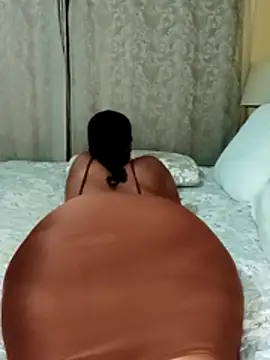 Luciouslips00's cam snapshot