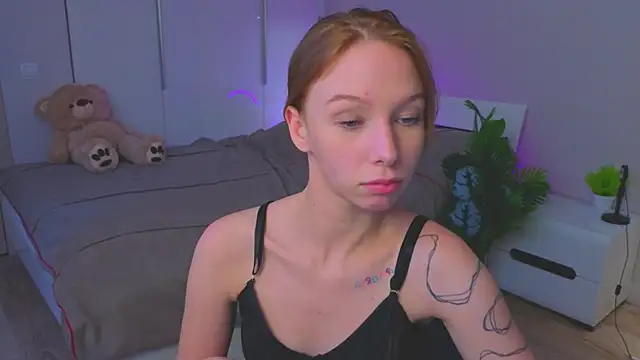 LilyVoise's cam snapshot