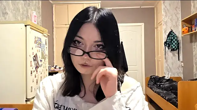 Beeping_Creature live sex cam