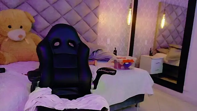 CARO_ADAMS1's cam snapshot