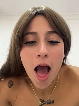 Miia_Hoot's cam snapshot