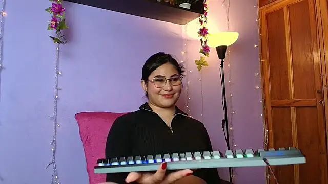 Little_Ivy's cam snapshot