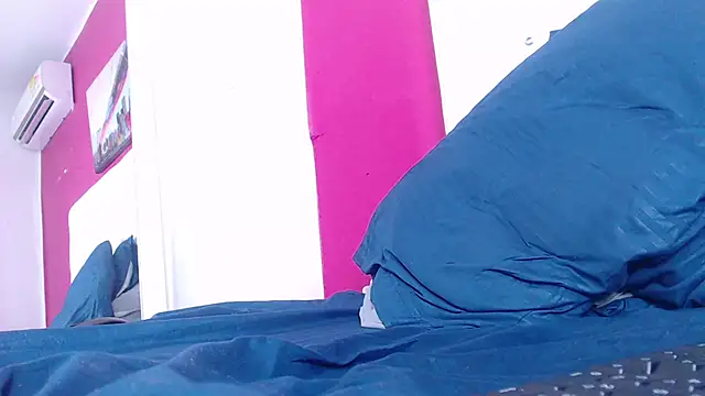 tinyy_whore18's cam snapshot