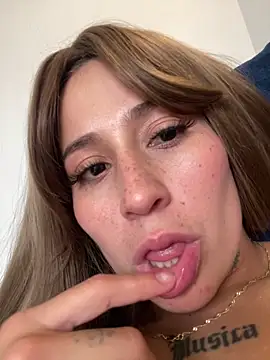 Miia_Hoot's cam snapshot