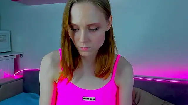 Gina_lovelyy's cam snapshot