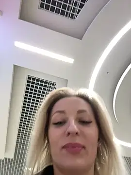 VikaBunny1 live sex cam