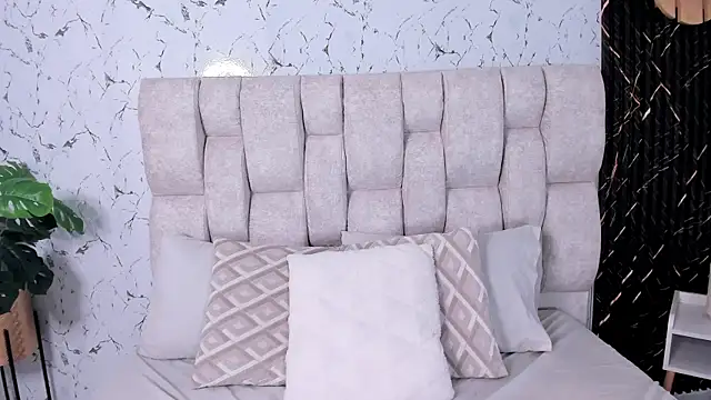 Laura_Ivy's cam snapshot