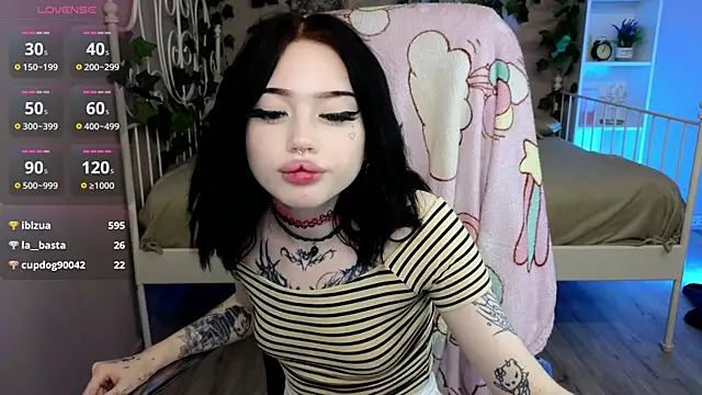 Emma_Kirks's cam snapshot