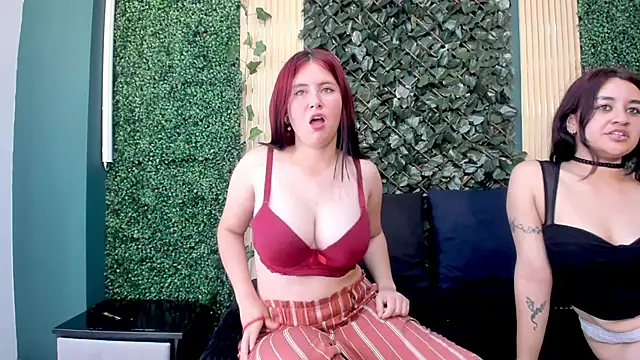 Lucy_and_Karoline's cam snapshot