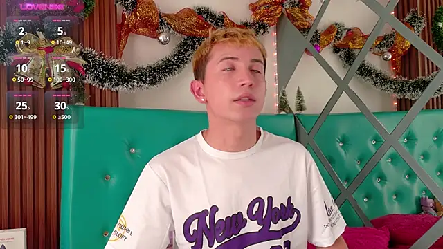 Naughty__Chriss's cam snapshot