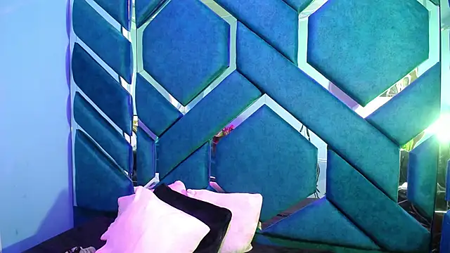 Carolaine_Dh1's cam snapshot