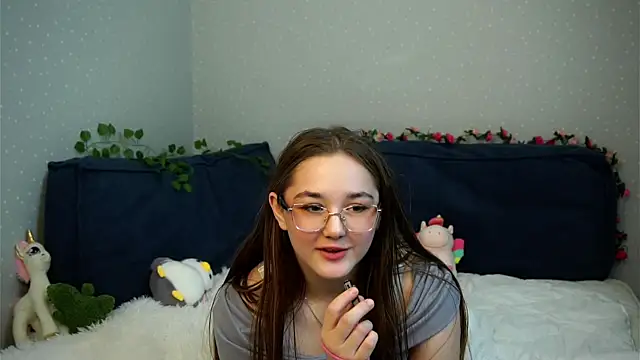 CleotildeBijan's cam snapshot