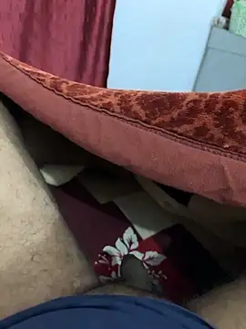 girls_lovers90's cam snapshot