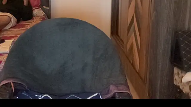 MakeMeAwareAah's cam snapshot