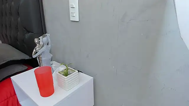 violet_and_myers's cam snapshot