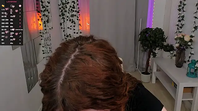 Freckle_Diyana's cam snapshot