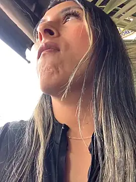 Cami_Leon2's cam snapshot