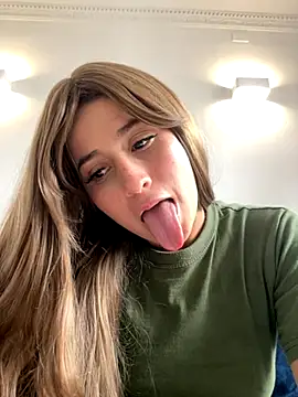 Miia_Hoot's cam snapshot