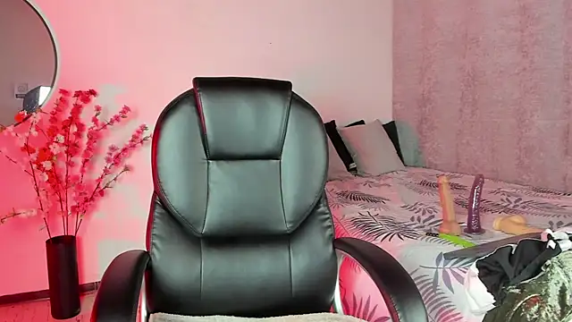 SaraMilf_69's cam snapshot