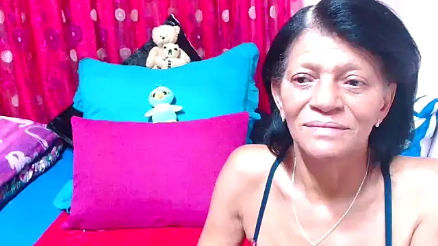 SLUTTYROXY live sex cam