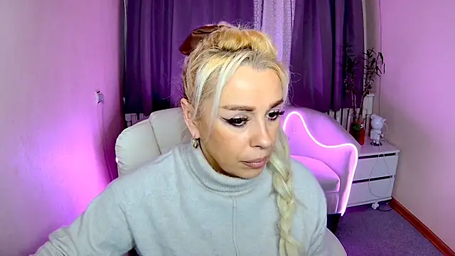 KatrinaCharm's cam snapshot