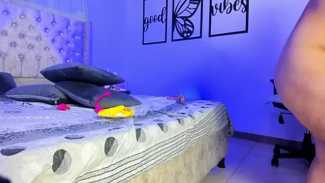 nicolee_millerr's cam snapshot