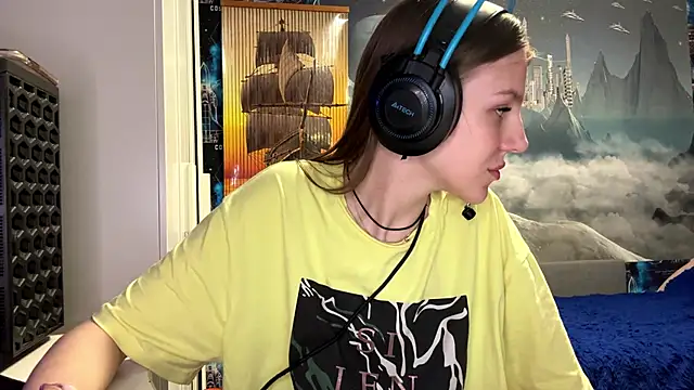 Elira_Breeze's cam snapshot