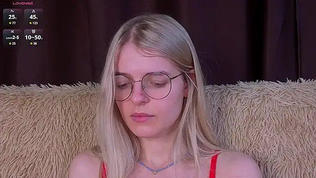 MonicaShiny's cam snapshot