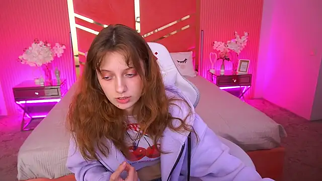 CuteeFoxy's cam snapshot