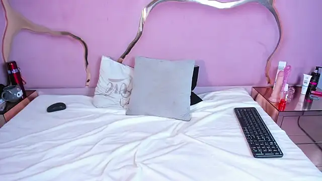 Aisha_Leenss's cam snapshot