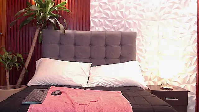 veronica_em1's cam snapshot