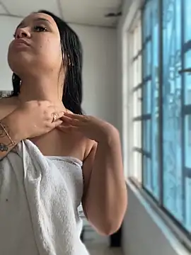 Pretty_Isadora live sex cam