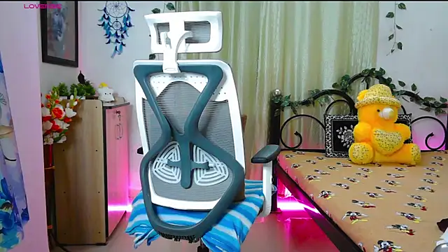 thyAnvi live sex cam