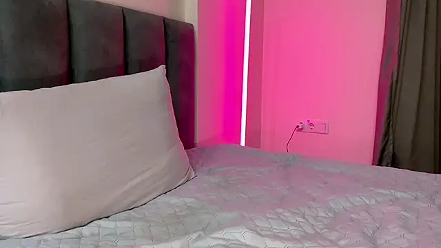 max_shy live sex cam