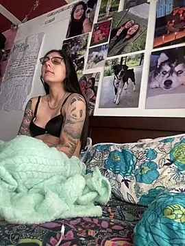 PamelaFtMia's cam snapshot