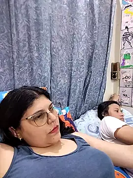 AddisonAndCouple's cam snapshot