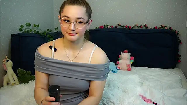 CleotildeBijan's cam snapshot