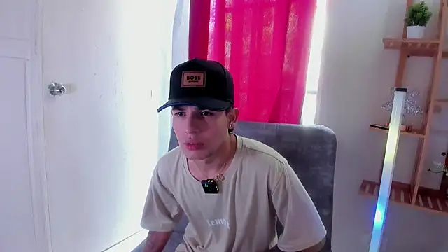 latiin_boy21's cam snapshot