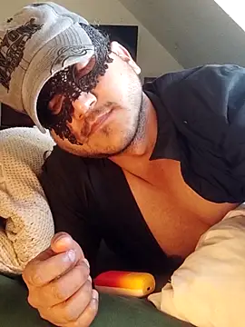 HORNY_SHAVED_GUY's cam snapshot